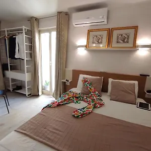 taormina-house.taorminaitalyhotels.com/