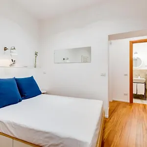 lovely-and-modern-nest-near-the-colosseum.it-romehotels.com/